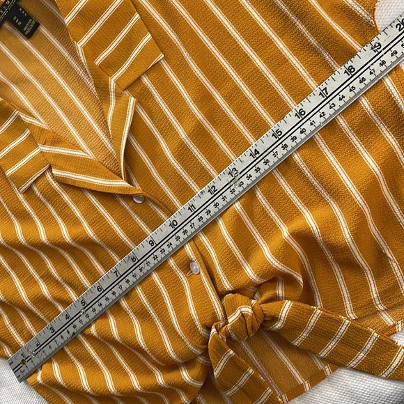 ๐ฅ3/20 REVAMPED Crop Tie-Front Top (M) - Picture 6 of 10